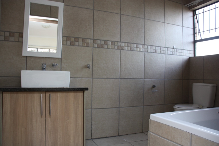 2 Bedroom Property for Sale in Langenhovenpark Free State